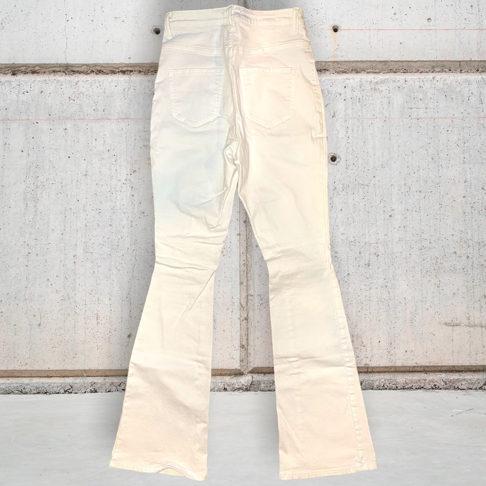Fashion Nova white flare jean - Picture 4 of 6
